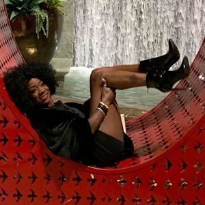 Meet your Posher, Eleasa